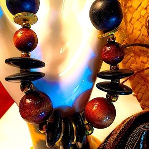 5/$25 COOL VINTAGE wood bead 70’s necklace